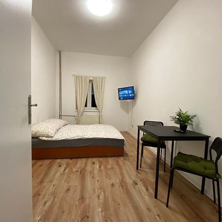 Apartman U Ljuby ヤーヒモフ エクステリア 写真